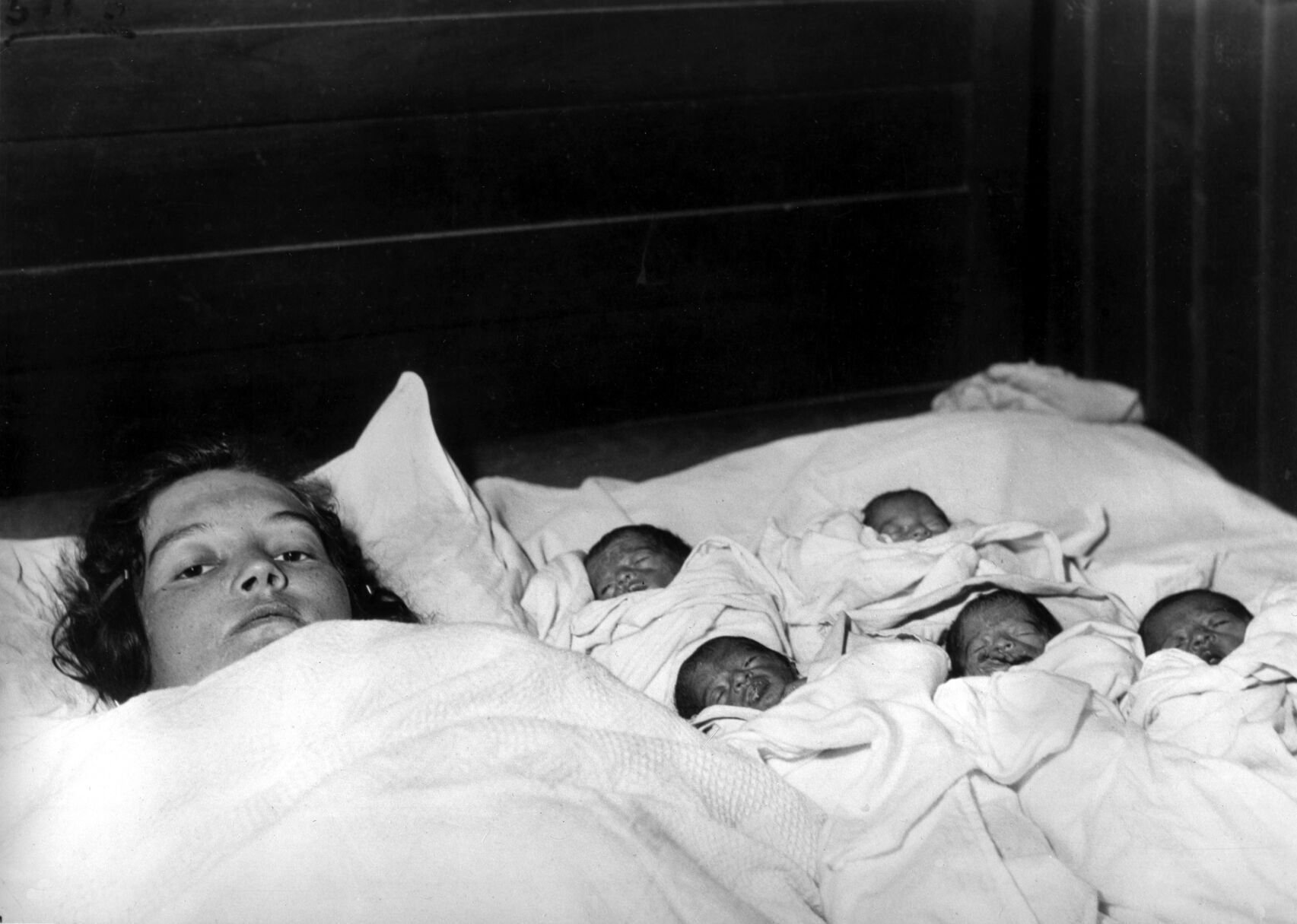 1934: The Dionne Quintuplets